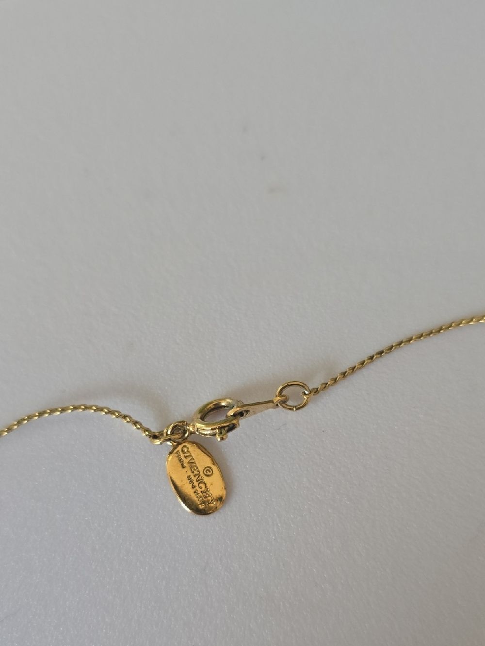 Givenchy Gold Tone G Logo Pendant Necklace With 14", Display Frame - Picture 5 of 8